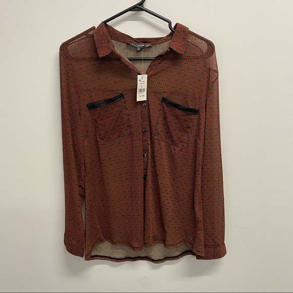 ✨NEW✨ RED SLINKY BUTTON UP BLOUSE / STRETCHY - Picture 1 of 7